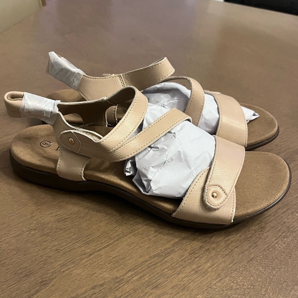 NEW RIHERO Beige Nude Tan Cream Velcro Sandals